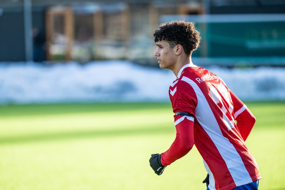 Isaac Barnett under treningskamp på Kringsjå før sesongstart. Foto: Lars Opstad