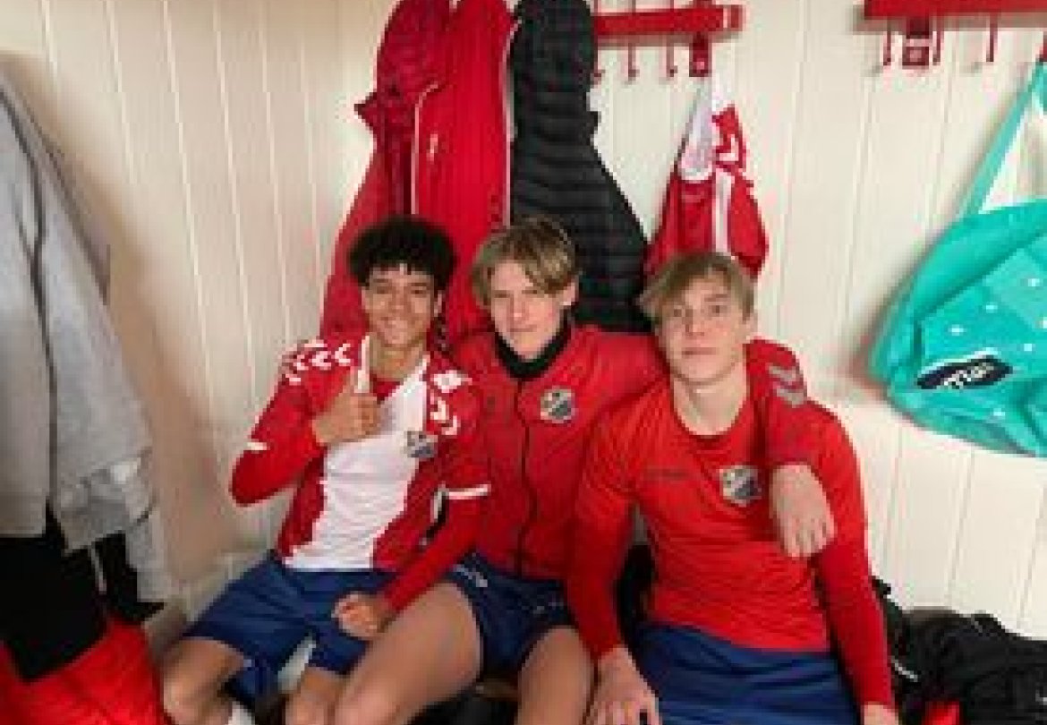 Juniorgutta som var med i dagens kamptropp. F.v: Isaac Barnett, Andreas Strømme, Martin Solli.