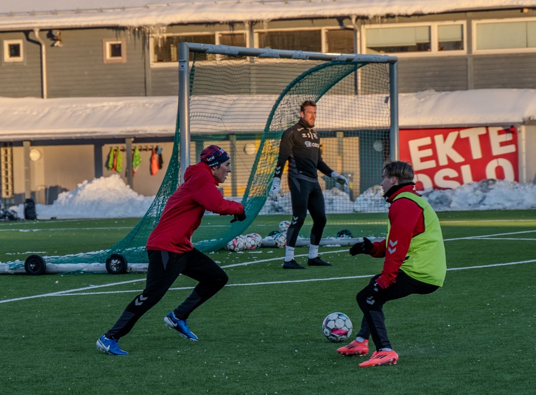 FORSVAR: Trond Alvarez i full fart fremover.