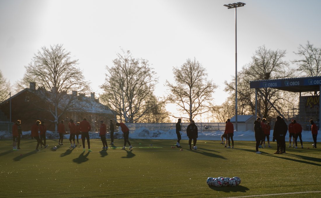 TILBAKE: Guttene samlet seg på Skeidbanen for å gjennomfører årets første økt fredag ettermiddag.