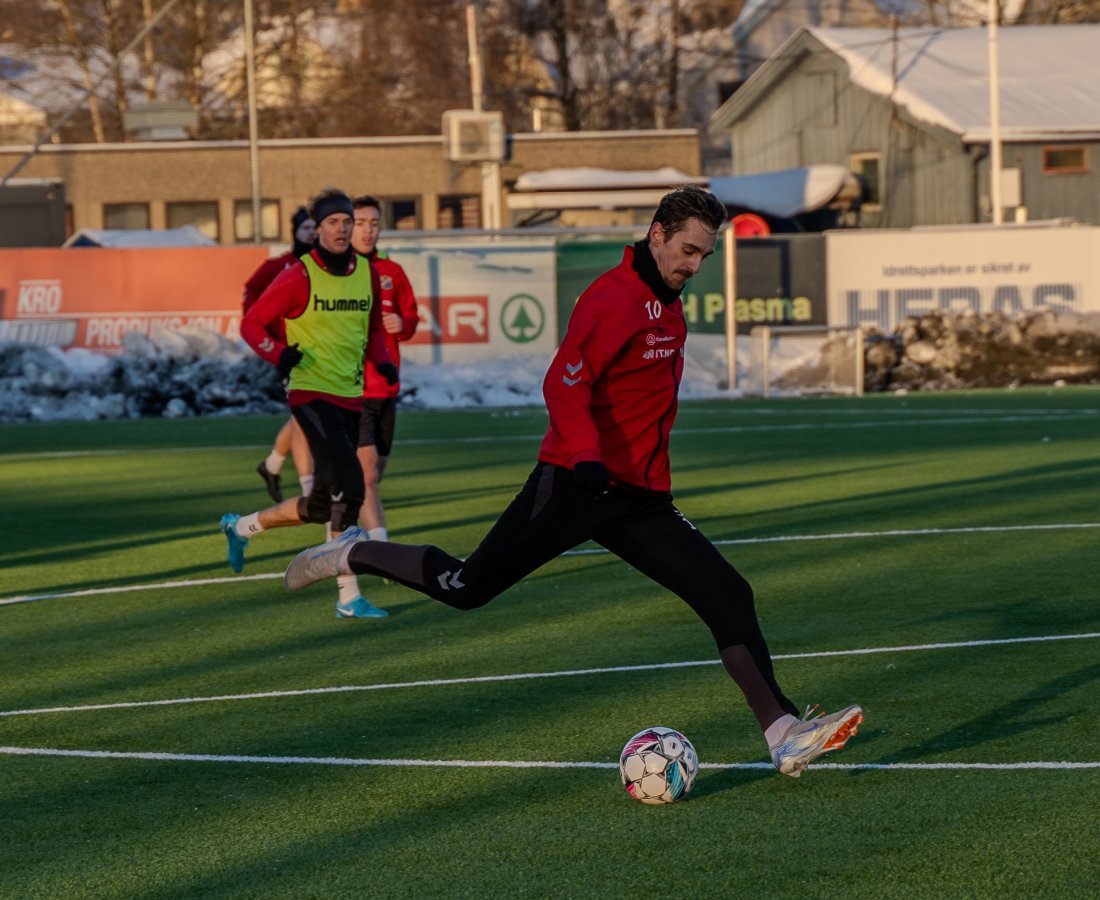 ÅRETS TOPPSCORER? Hvor mange mål blir det på Mathias Johansen i år. Skuddfoten er i hvert fall stilt inn allerede.