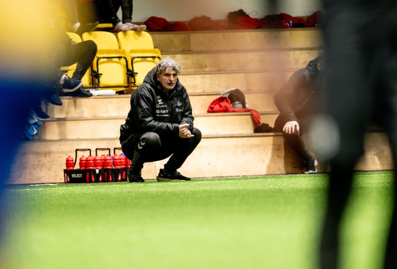 KJENT STIL: Nytt år, men ingen forandringer i Jan Halvors kamp-posisjon. FOTO: Lars Opstad.