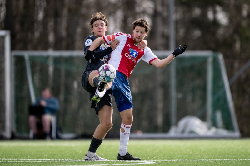 Daniel Schneider i aksjon mot KFUM i oppkjøringen 2024. FOTO: Lars Opstad.